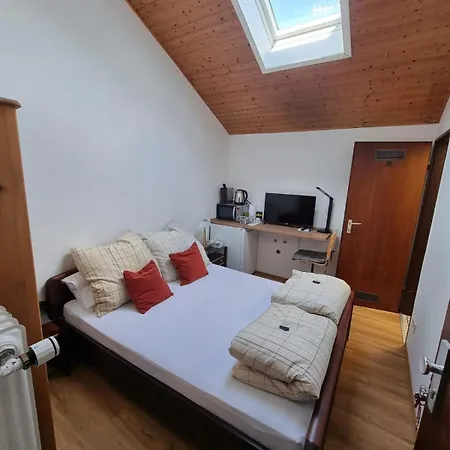 Cozy Apartment In Commercial Centre For Two Unterhaching Extérieur photo