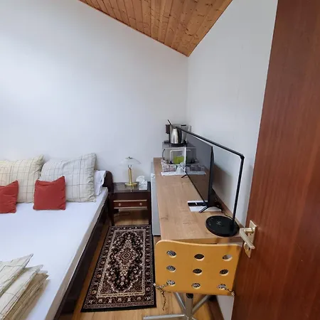 Cozy Apartment In Commercial Centre For Two Unterhaching Extérieur photo