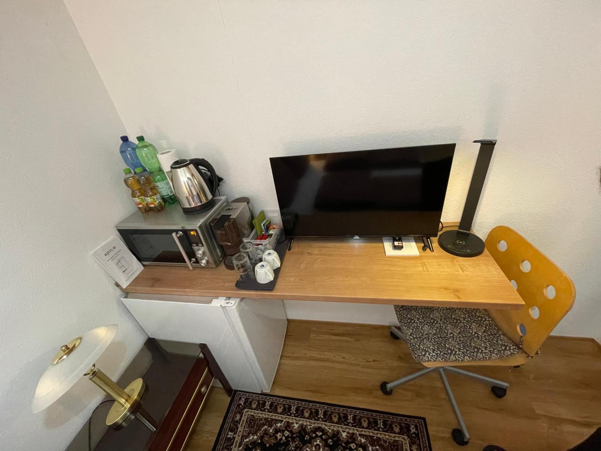 Cozy In Commercial Centre For Two *